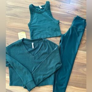 ALO 3 piece set deep green Xs